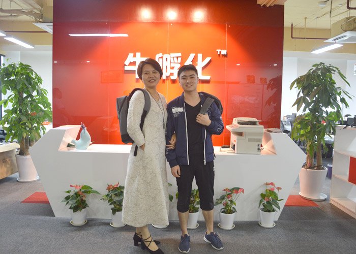 背包.jpg 背包.jpg